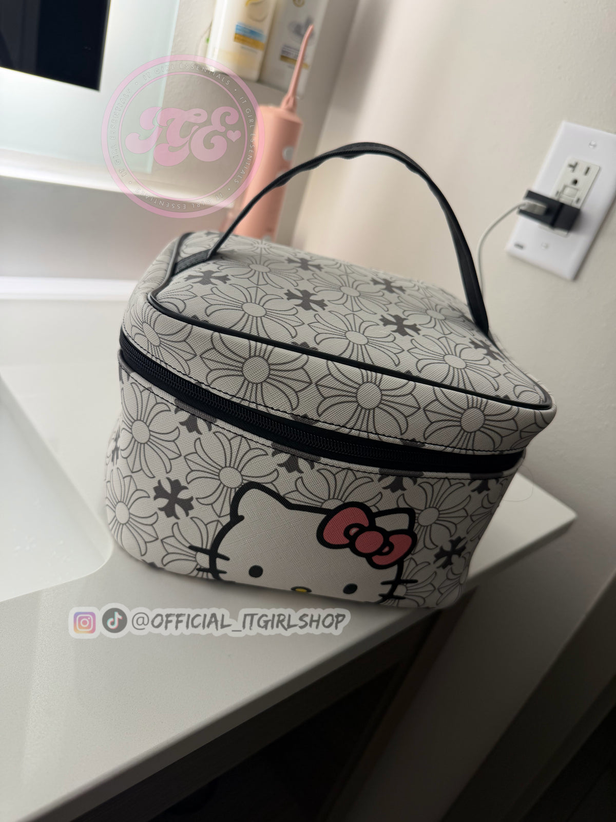 PRE-ORDER | It Girl Vanity Bag